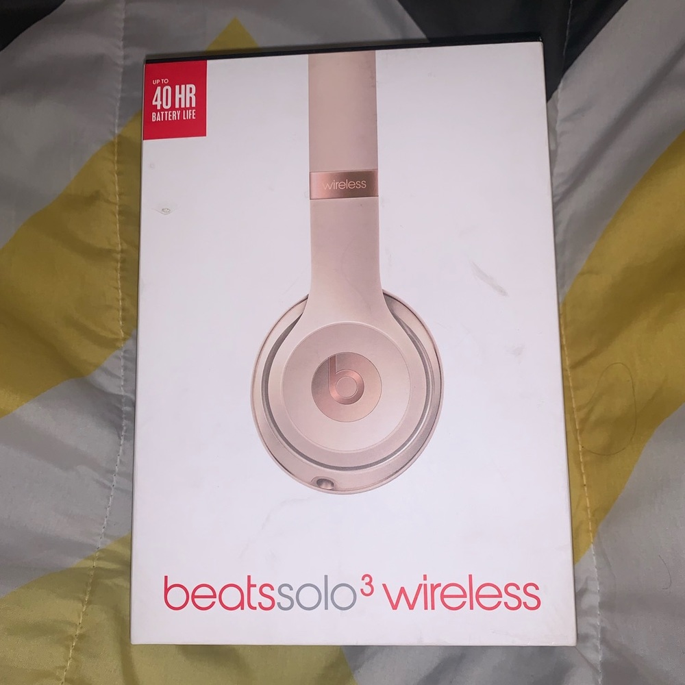 GOLD Beats Solo 3 Wireless headphones